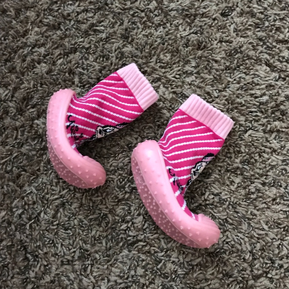 🎀 5x$25 🎀 Baby Minnie Mouse slippers